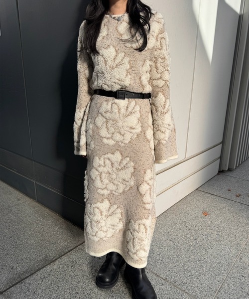 Ameri（アメリ）の「LOOP BLOOM GLOW JACQUARD KNIT DRESS（ドレス・レディース・ベージュ/グレー・SMALL/MEDIUM）」の2枚目の写真