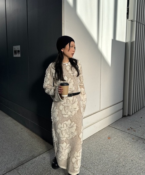 Ameri（アメリ）の「LOOP BLOOM GLOW JACQUARD KNIT DRESS（ドレス・レディース・ベージュ/グレー・SMALL/MEDIUM）」の3枚目の写真