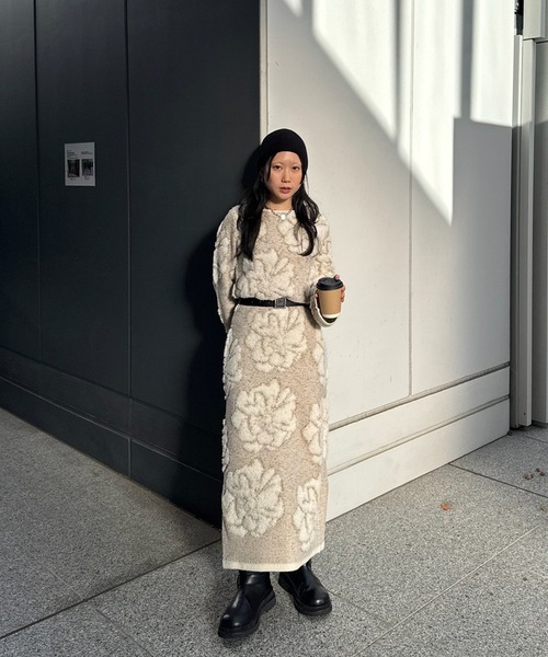 Ameri（アメリ）の「LOOP BLOOM GLOW JACQUARD KNIT DRESS（ドレス・レディース・ベージュ/グレー・SMALL/MEDIUM）」の5枚目の写真