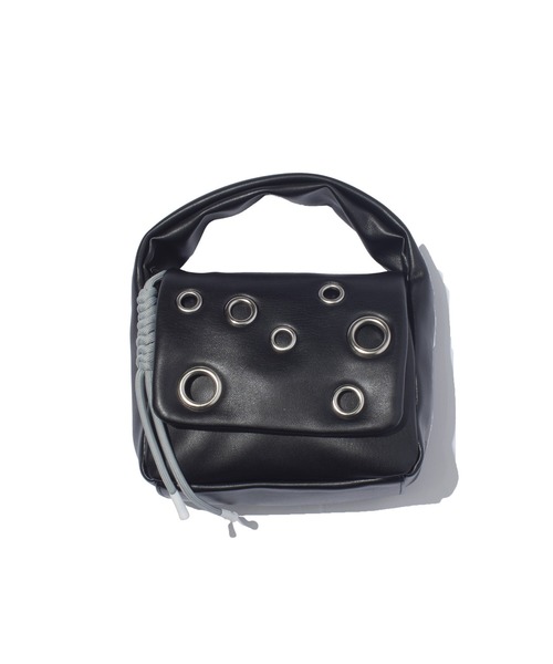 F/CE. (エフシーイー)の「F/CE. TECH LEATHER EYELET MINI POACH / エフシーイー テックレザー アイレット ミニポーチ(ハンドバッグ・レディース・ベージュ/ブラック/シルバー・FREE)」の2枚目の写真
