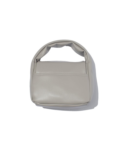 F/CE. (エフシーイー)の「F/CE. TECH LEATHER EYELET MINI POACH / エフシーイー テックレザー アイレット ミニポーチ(ハンドバッグ・レディース・ベージュ/ブラック/シルバー・FREE)」の4枚目の写真