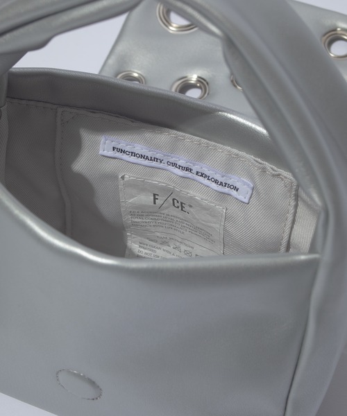 F/CE. (エフシーイー)の「F/CE. TECH LEATHER EYELET MINI POACH / エフシーイー テックレザー アイレット ミニポーチ(ハンドバッグ・レディース・ベージュ/ブラック/シルバー・FREE)」の11枚目の写真