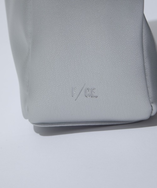 F/CE. (エフシーイー)の「F/CE. TECH LEATHER EYELET MINI POACH / エフシーイー テックレザー アイレット ミニポーチ(ハンドバッグ・レディース・ベージュ/ブラック/シルバー・FREE)」の13枚目の写真