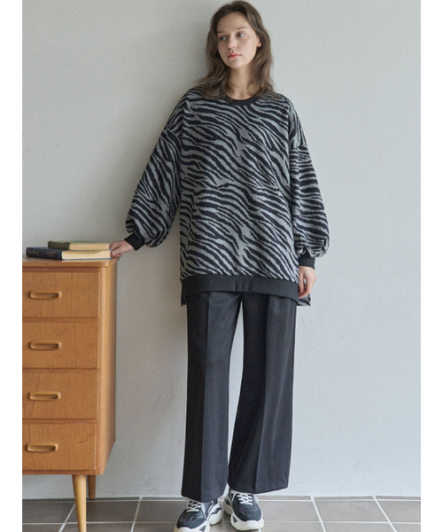 AVANT-G(アバン)の「Zebra Oversize Knit - GREY(ニット/セーター・レディース・その他・FREE)」の3枚目の写真