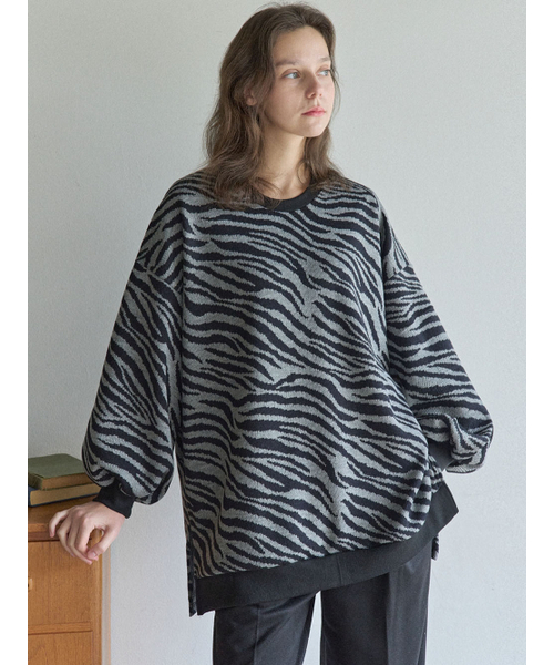 AVANT-G(アバン)の「Zebra Oversize Knit - GREY(ニット/セーター・レディース・その他・FREE)」の4枚目の写真