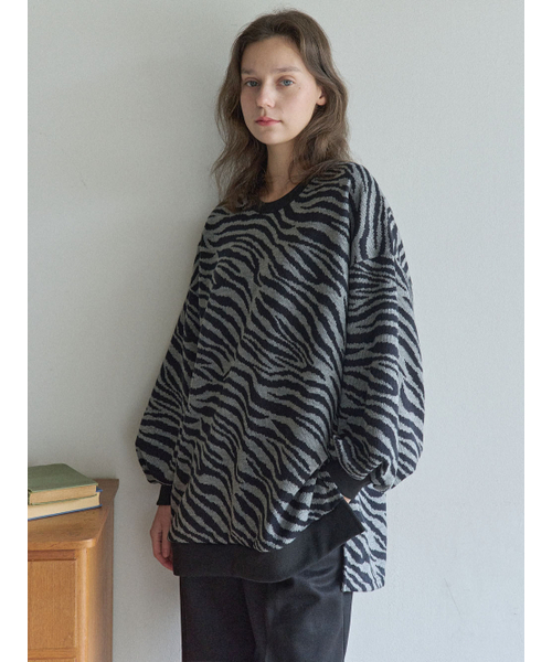 AVANT-G(アバン)の「Zebra Oversize Knit - GREY(ニット/セーター・レディース・その他・FREE)」の5枚目の写真