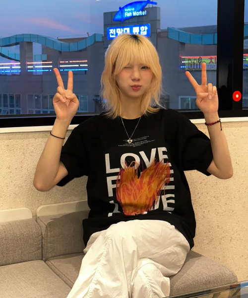 mydeepbluememories(マイディープブルーメモリーズ)の「LOVE X FAKE グラフィックTシャツ(ブラック)(Tシャツ/カットソー・レディース・ブラック・FREE/2)」の2枚目の写真