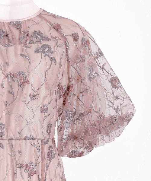 Kana（カナ）の「パフスリーブ 花柄刺繍レースチュールAラインワンピースドレス パーティー 結婚式 お呼ばれ オケージョン（ドレス・レディース・イエロー/ネイビー/ピンク/ブラック・M）」の6枚目の写真