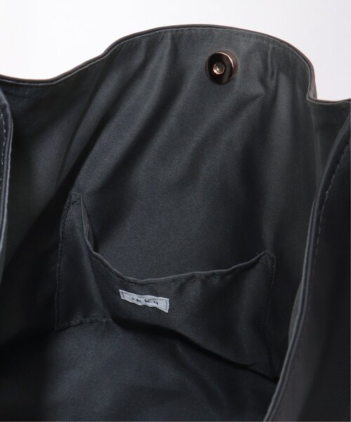ikka(イッカ)の「合皮タッセル付きビッグショルダーバッグ(ショルダーバッグ・レディース・アイボリー/ブラック/モカ/ミント・FREE)」の22枚目の写真