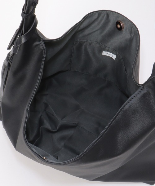 ikka(イッカ)の「合皮タッセル付きビッグショルダーバッグ(ショルダーバッグ・レディース・アイボリー/ブラック/モカ/ミント・FREE)」の14枚目の写真