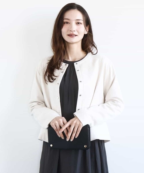 MK MICHEL KLEIN（エムケーミッシェルクラン）の「フェイクスウェード ドット釦ジャケット/洗える（ノーカラージャケット・レディース・グレー/アイボリー・38）」の2枚目の写真