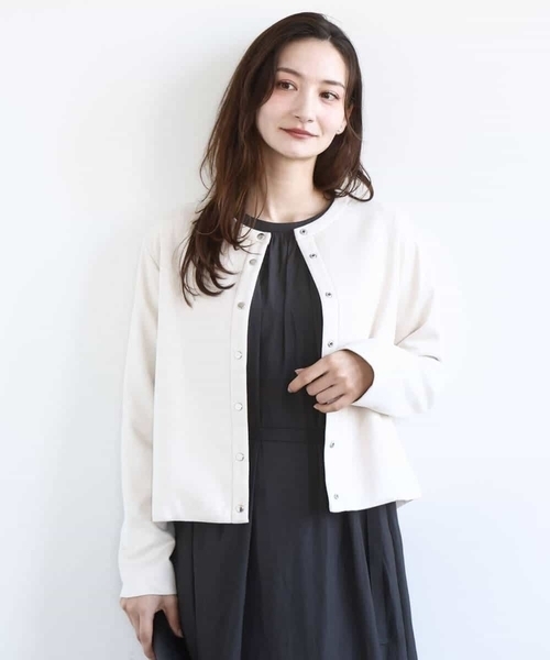 MK MICHEL KLEIN（エムケーミッシェルクラン）の「フェイクスウェード ドット釦ジャケット/洗える（ノーカラージャケット・レディース・グレー/アイボリー・38）」の7枚目の写真