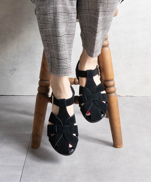 Fabby fabby(ファビィーファビィー)の「バックベルトグルカフラットサンダル(サンダル・レディース・ブラック/ブラウン/ベージュ・MEDIUM/LARGE/SMALL)」の8枚目の写真