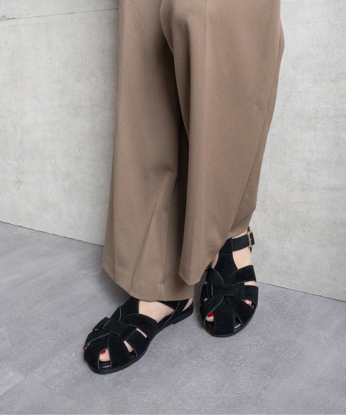 Fabby fabby(ファビィーファビィー)の「バックベルトグルカフラットサンダル(サンダル・レディース・ブラック/ブラウン/ベージュ・MEDIUM/LARGE/SMALL)」の20枚目の写真