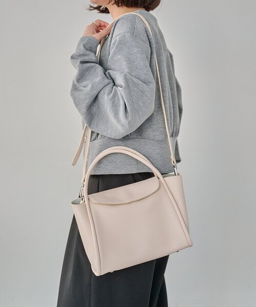 CAPRICIEUX LE'MAGE(カプリシューレマージュ)の「2SETフラップシュリンクバッグ(ショルダーバッグ・レディース・ベージュ/ブラック/アイボリー・FREE)」の5枚目の写真