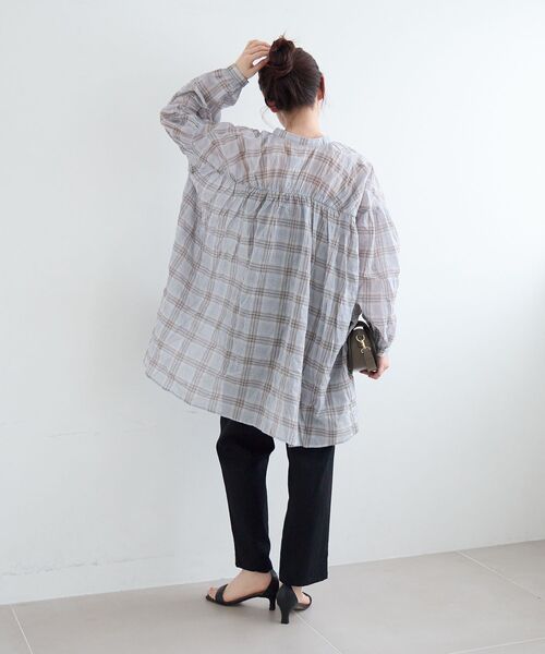 le.coeur blanc(ルクールブラン)の「《WEB限定アイテム》シアーガーゼバックギャザーチェックシャツ(シャツ/ブラウス・レディース・ブラック系その他/ブルー系その他2/ベージュ系その他2・38)」の18枚目の写真