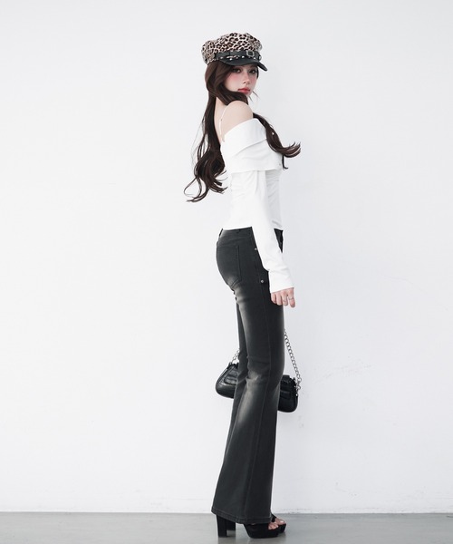 VEILA(ヴェイラ)の「クロスギャザーオフショルカットソートップス(Tシャツ/カットソー・レディース・ブラック/ホワイト・フリー)」の21枚目の写真