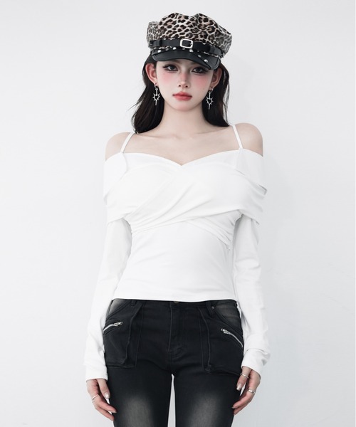 VEILA(ヴェイラ)の「クロスギャザーオフショルカットソートップス(Tシャツ/カットソー・レディース・ブラック/ホワイト・フリー)」の18枚目の写真