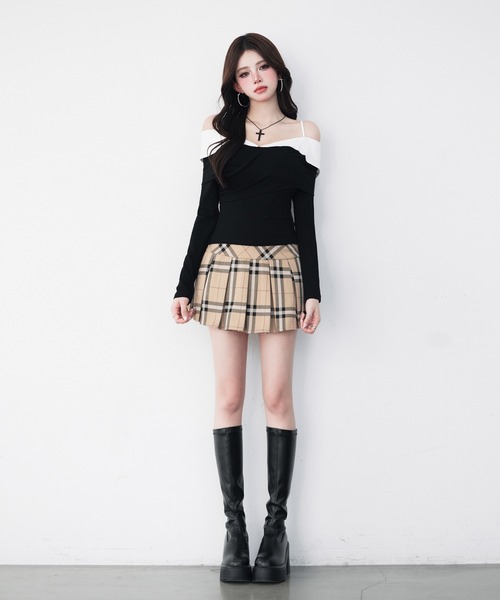 VEILA(ヴェイラ)の「クロスギャザーオフショルカットソートップス(Tシャツ/カットソー・レディース・ブラック/ホワイト・フリー)」の11枚目の写真