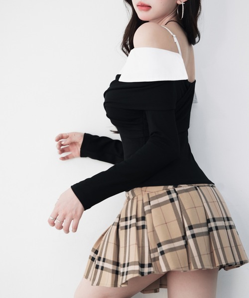 VEILA(ヴェイラ)の「クロスギャザーオフショルカットソートップス(Tシャツ/カットソー・レディース・ブラック/ホワイト・フリー)」の7枚目の写真