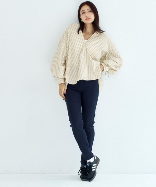 coca(coca)(コカ)の「袖シャーリングシャツ(シャツ/ブラウス・レディース・ブルー/アイボリー・L/M/S)」の11枚目の写真