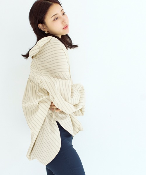 coca(coca)(コカ)の「袖シャーリングシャツ(シャツ/ブラウス・レディース・ブルー/アイボリー・L/M/S)」の14枚目の写真