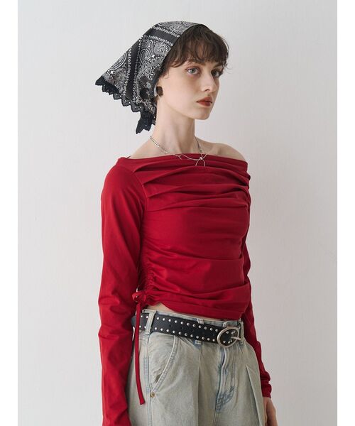 jouetie（ジュエティ）の「オフショルギャザーカットソー（Tシャツ/カットソー・レディース・ブラック/オフホワイト/レッド・MEDIUM）」の4枚目の写真