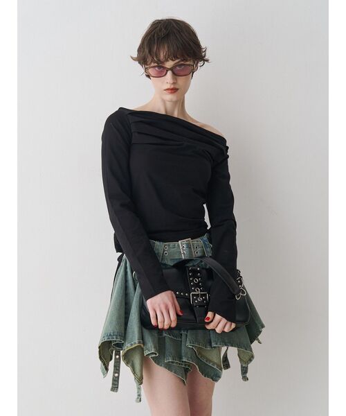 jouetie（ジュエティ）の「オフショルギャザーカットソー（Tシャツ/カットソー・レディース・ブラック/オフホワイト/レッド・MEDIUM）」の12枚目の写真