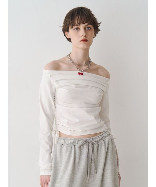 jouetie（ジュエティ）の「オフショルギャザーカットソー（Tシャツ/カットソー・レディース・ブラック/オフホワイト/レッド・MEDIUM）」の18枚目の写真