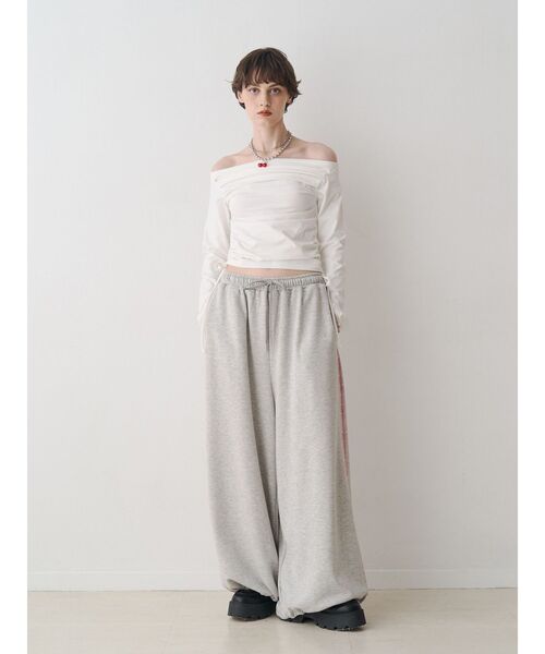 jouetie（ジュエティ）の「オフショルギャザーカットソー（Tシャツ/カットソー・レディース・ブラック/オフホワイト/レッド・MEDIUM）」の19枚目の写真