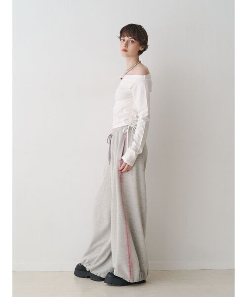 jouetie（ジュエティ）の「オフショルギャザーカットソー（Tシャツ/カットソー・レディース・ブラック/オフホワイト/レッド・MEDIUM）」の20枚目の写真