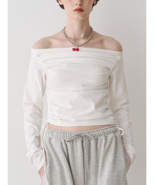 jouetie（ジュエティ）の「オフショルギャザーカットソー（Tシャツ/カットソー・レディース・ブラック/オフホワイト/レッド・MEDIUM）」の2枚目の写真