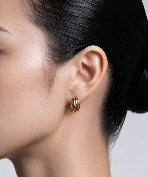 Lyvi(ライビィ)の「Triple Line Hoop Pierce / 金属アレルギー対応(ピアス(両耳用)・レディース・シルバー/ゴールド・FREE)」の6枚目の写真