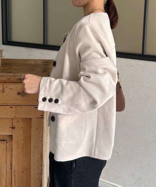 Thevon(ゼボン)の「ノーカラーFスエードショートジャケット(ブルゾン・レディース・チャコールグレー/アイボリー/キャメル・FREE)」の5枚目の写真