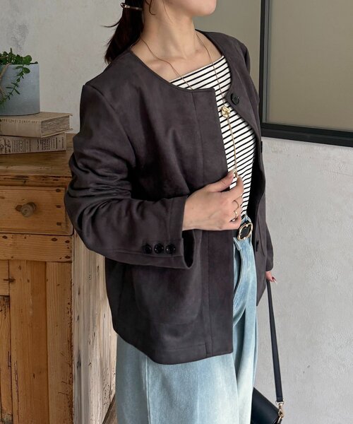 Thevon(ゼボン)の「ノーカラーFスエードショートジャケット(ブルゾン・レディース・チャコールグレー/アイボリー/キャメル・FREE)」の19枚目の写真