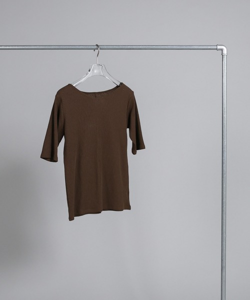 select MOCA Et(セレクトモカエト)の「【Et】V-Curved Neck back slit T-Shirt(Tシャツ/カットソー・レディース・アイボリー/チャコール/ブラウン・FREE)」の14枚目の写真
