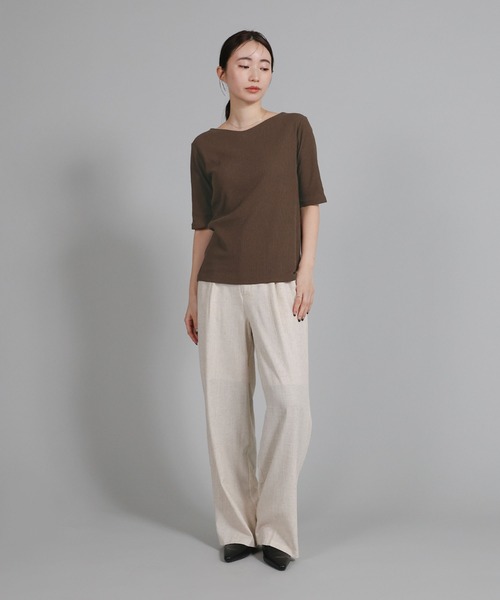 select MOCA Et(セレクトモカエト)の「【Et】V-Curved Neck back slit T-Shirt(Tシャツ/カットソー・レディース・アイボリー/チャコール/ブラウン・FREE)」の4枚目の写真