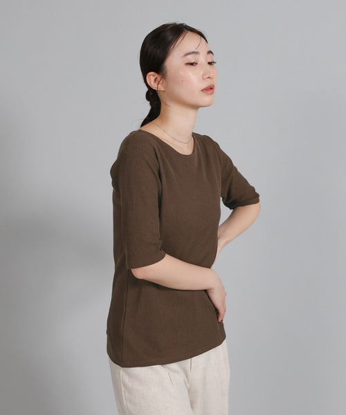 select MOCA Et(セレクトモカエト)の「【Et】V-Curved Neck back slit T-Shirt(Tシャツ/カットソー・レディース・アイボリー/チャコール/ブラウン・FREE)」の13枚目の写真