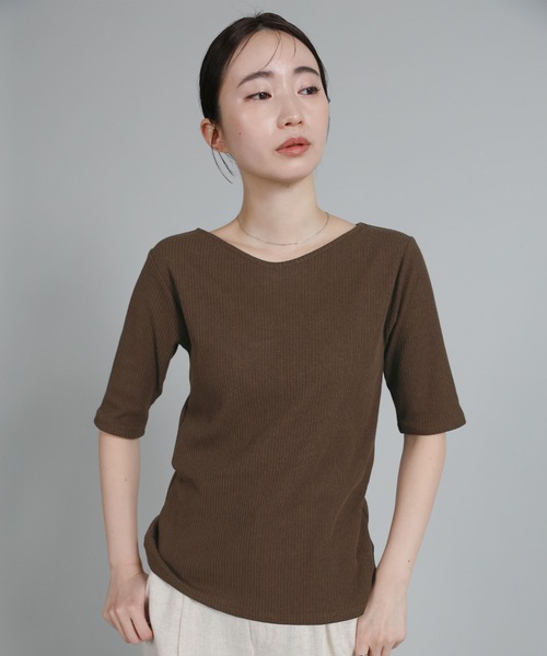 select MOCA Et(セレクトモカエト)の「【Et】V-Curved Neck back slit T-Shirt(Tシャツ/カットソー・レディース・アイボリー/チャコール/ブラウン・FREE)」の12枚目の写真