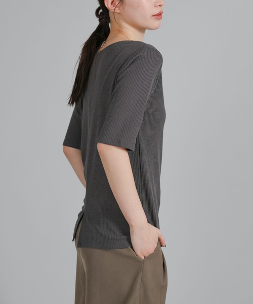 select MOCA Et(セレクトモカエト)の「【Et】V-Curved Neck back slit T-Shirt(Tシャツ/カットソー・レディース・アイボリー/チャコール/ブラウン・FREE)」の20枚目の写真