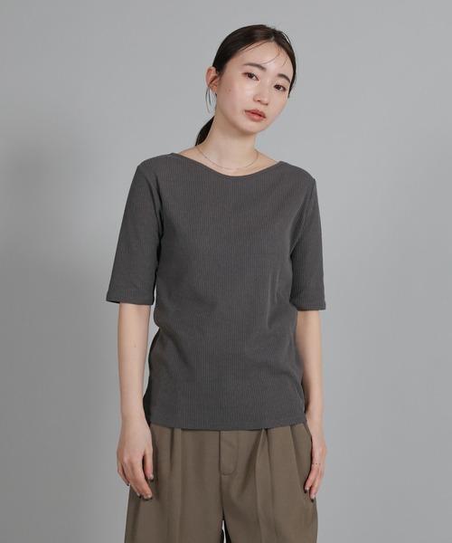 select MOCA Et(セレクトモカエト)の「【Et】V-Curved Neck back slit T-Shirt(Tシャツ/カットソー・レディース・アイボリー/チャコール/ブラウン・FREE)」の22枚目の写真