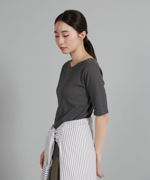 select MOCA Et(セレクトモカエト)の「【Et】V-Curved Neck back slit T-Shirt(Tシャツ/カットソー・レディース・アイボリー/チャコール/ブラウン・FREE)」の16枚目の写真