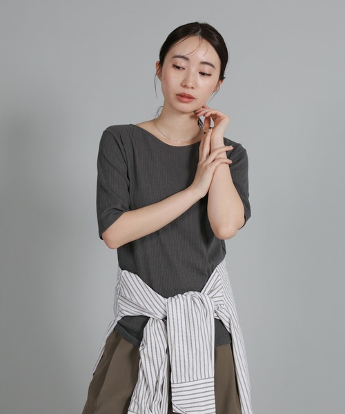 select MOCA Et(セレクトモカエト)の「【Et】V-Curved Neck back slit T-Shirt(Tシャツ/カットソー・レディース・アイボリー/チャコール/ブラウン・FREE)」の15枚目の写真