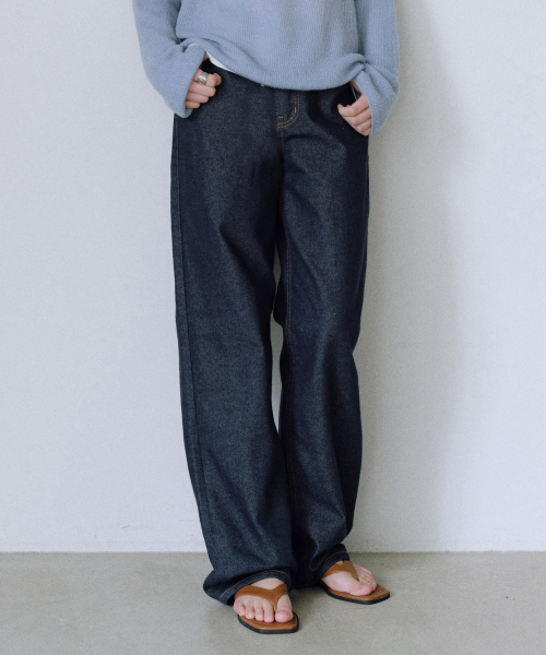 URAGO（ユラーゴ）の「Nonfade raw wide denim（デニムパンツ・レディース・インディゴブルー・SMALL/MEDIUM/LARGE）」の2枚目の写真