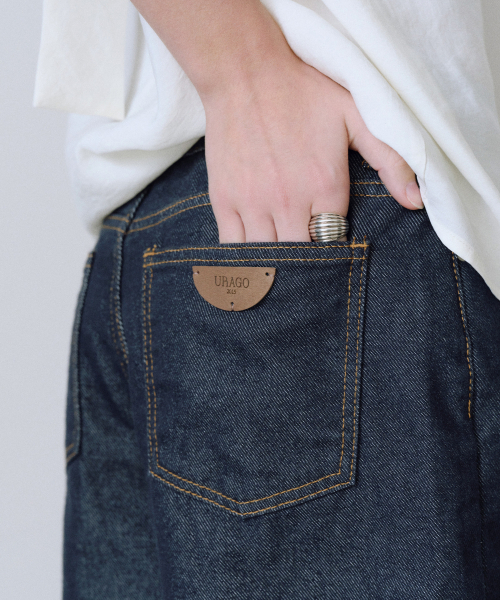 URAGO（ユラーゴ）の「Nonfade raw wide denim（デニムパンツ・レディース・インディゴブルー・SMALL/MEDIUM/LARGE）」の4枚目の写真