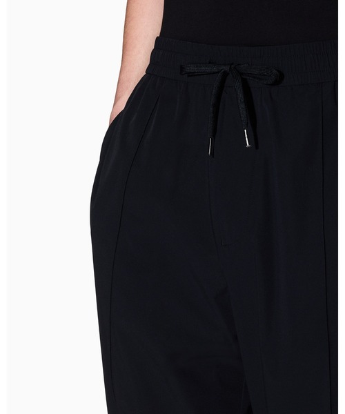 ARMANI EXCHANGE（アルマーニエクスチェンジ）の「【A|X アルマーニ エクスチェンジ】ストレッチナイロン ジョガーパンツ（その他パンツ・メンズ・ブラック・36inch/33inch）」の4枚目の写真