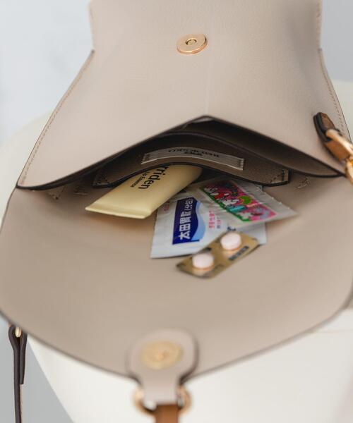 RODE SKO（ロデスコ）の「縦型フラップポシェット（ショルダーバッグ・レディース・ライトブルー/ブラック/ベージュ・ONE）」の19枚目の写真