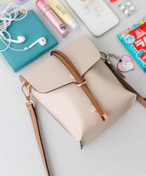 RODE SKO（ロデスコ）の「縦型フラップポシェット（ショルダーバッグ・レディース・ライトブルー/ブラック/ベージュ・ONE）」の20枚目の写真