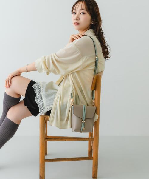 RODE SKO（ロデスコ）の「縦型フラップポシェット（ショルダーバッグ・レディース・ライトブルー/ブラック/ベージュ・ONE）」の11枚目の写真