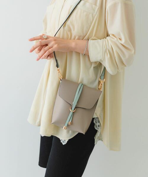 RODE SKO（ロデスコ）の「縦型フラップポシェット（ショルダーバッグ・レディース・ライトブルー/ブラック/ベージュ・ONE）」の12枚目の写真